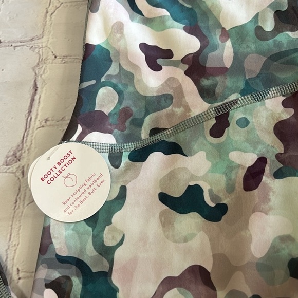 NWT Spanx Printed Camo Pink Multi Booty Boost 7/8 Leggings - Picture 2 of 7